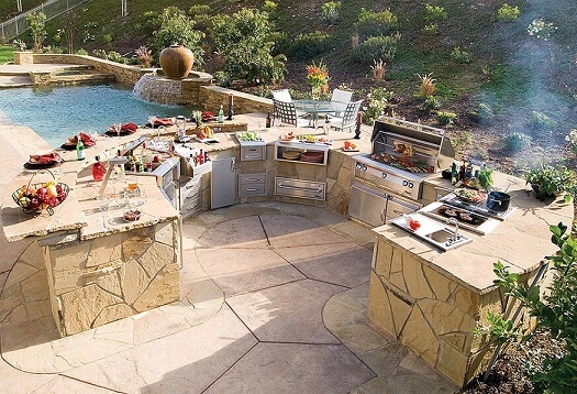 Outdoor Kitchen Options Based on Available Space 